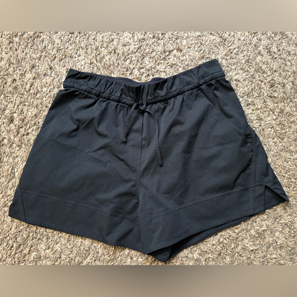 Lululemon Women’s Black Cinchable Waist High Rise Woven Shorts 3.5” Size M